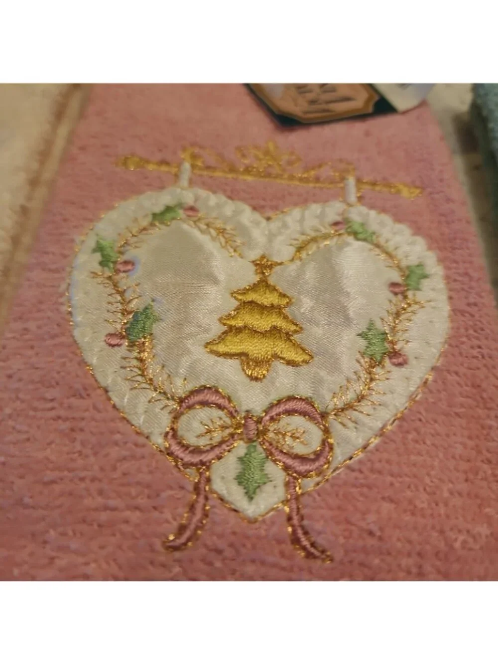 NWT Cannon Victorian Vintage Fingertip Towel Set Of 3 Christmas Seasons Greeting